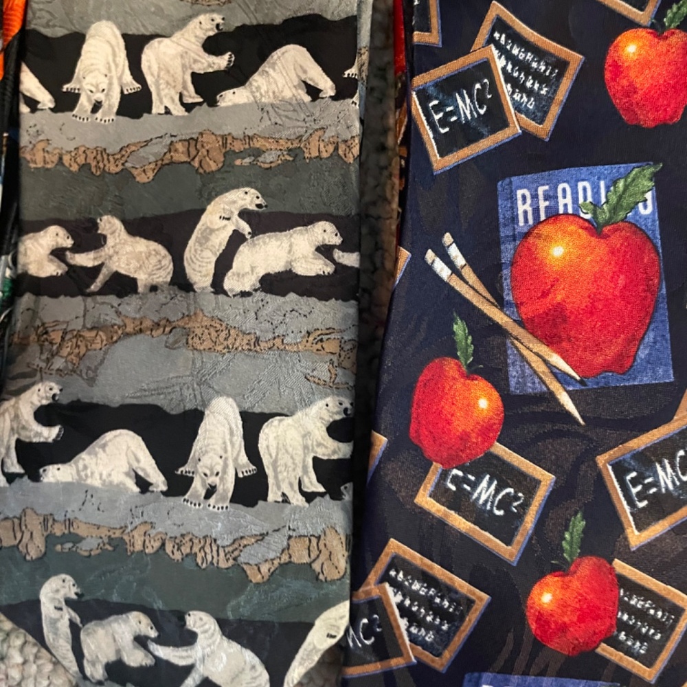 Fun ties - Picture 7 of 8